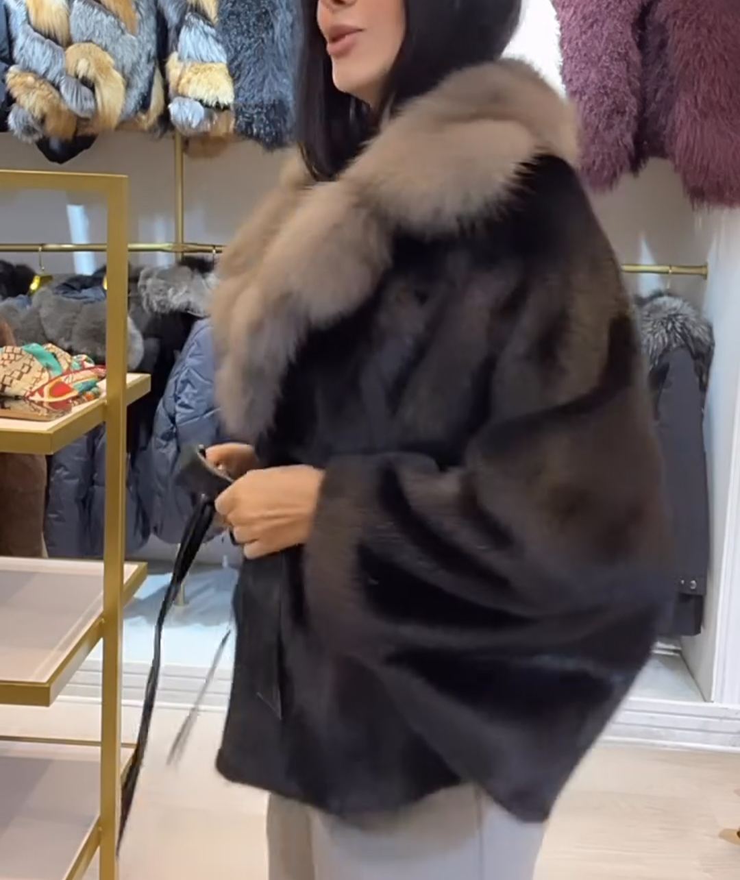 Light Luxury Contrast-Collar Black Faux Fur Coat