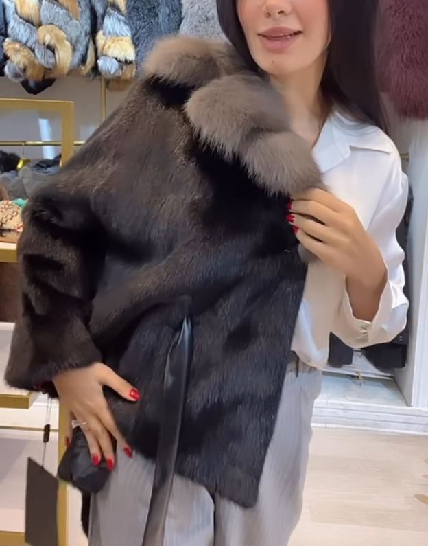 Light Luxury Contrast-Collar Black Faux Fur Coat