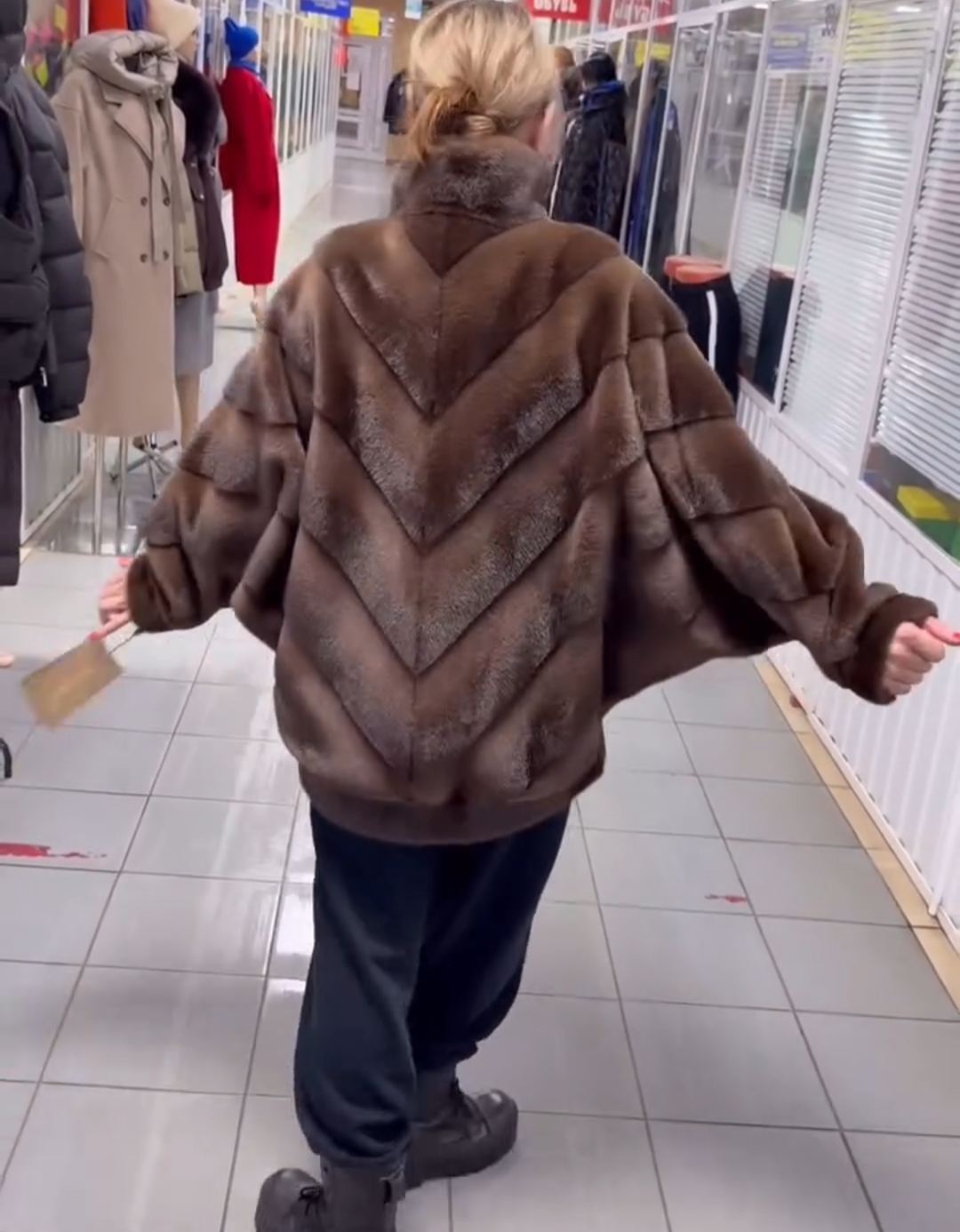 Light Luxury Textured Brown Faux Fur Coat