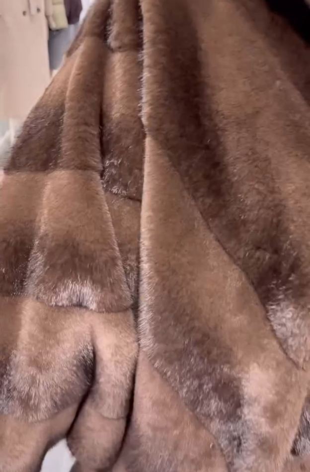 Light Luxury Textured Brown Faux Fur Coat