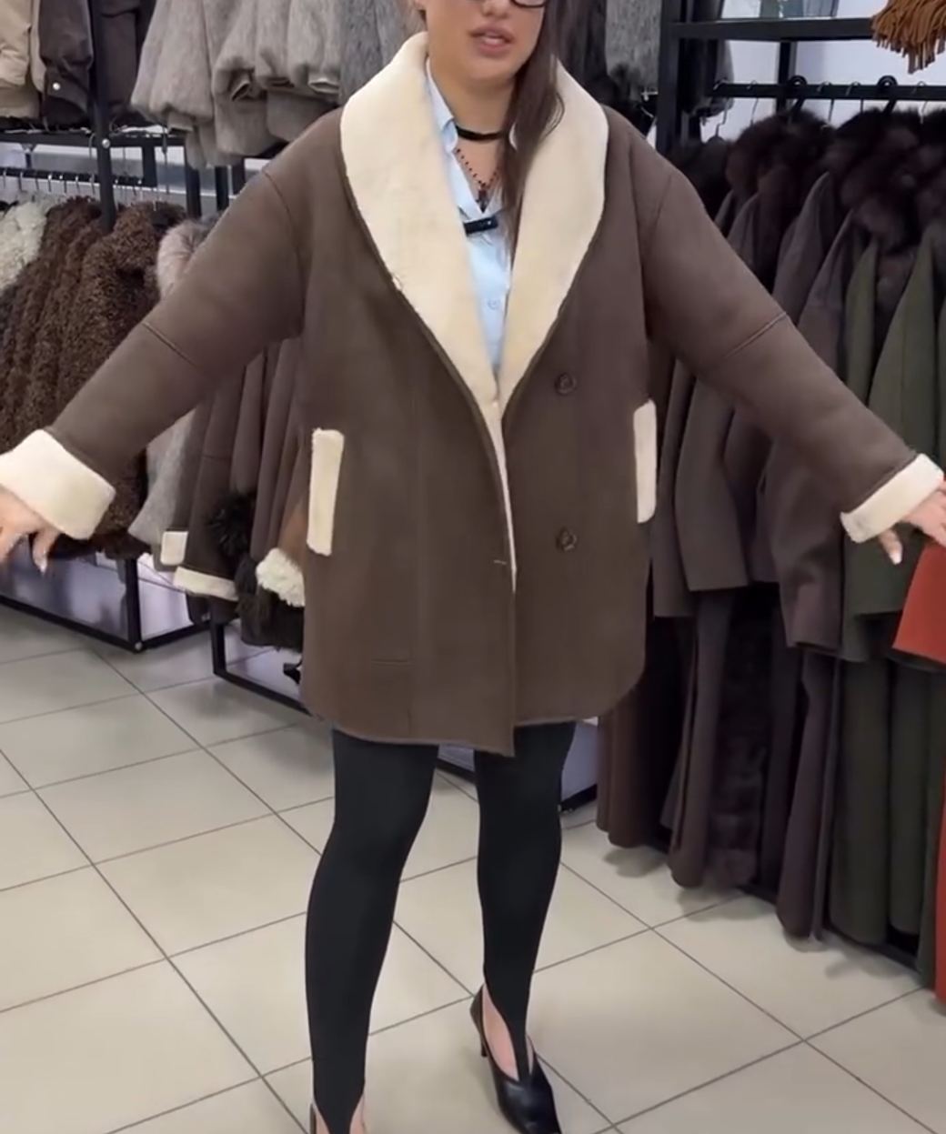 Light Luxury Contrast Shearling-Trim Brown Coat