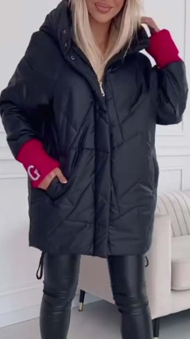 Abrigo largo con capucha y costuras de colores en contraste para mujer