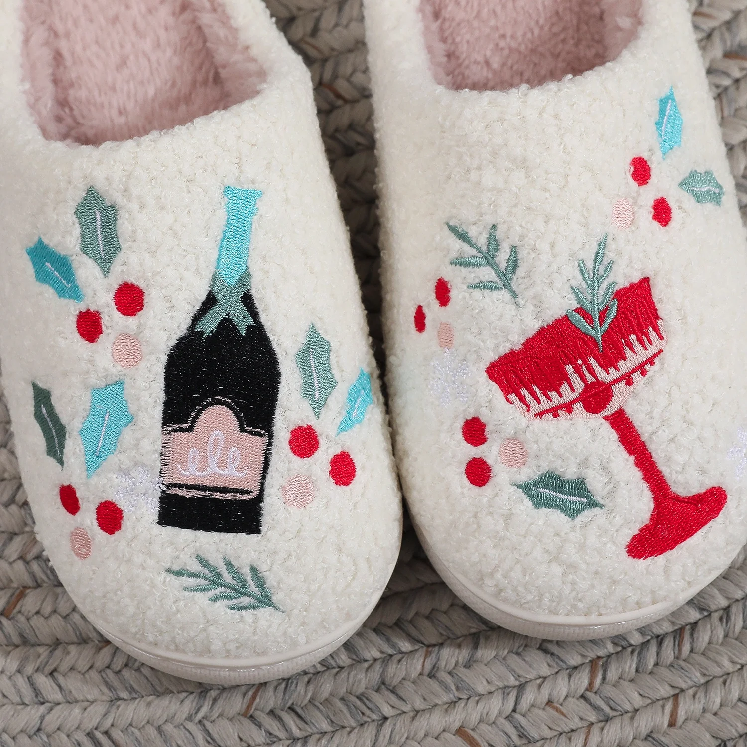 BERANMEY Women's Christmas Slippers with Embroidered Berry 