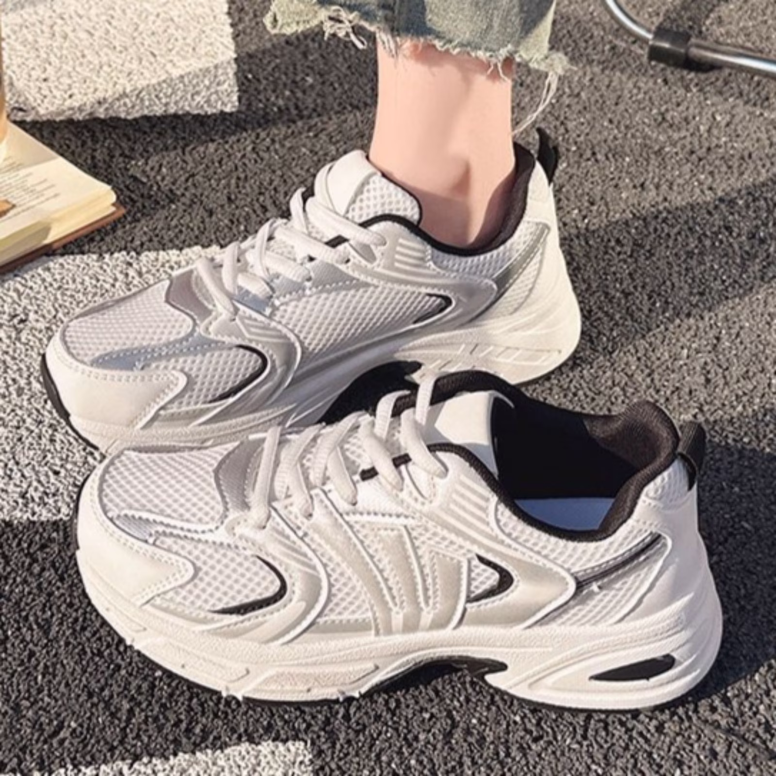 Women's Lightweight Gum Sole Fashion Sneakers
