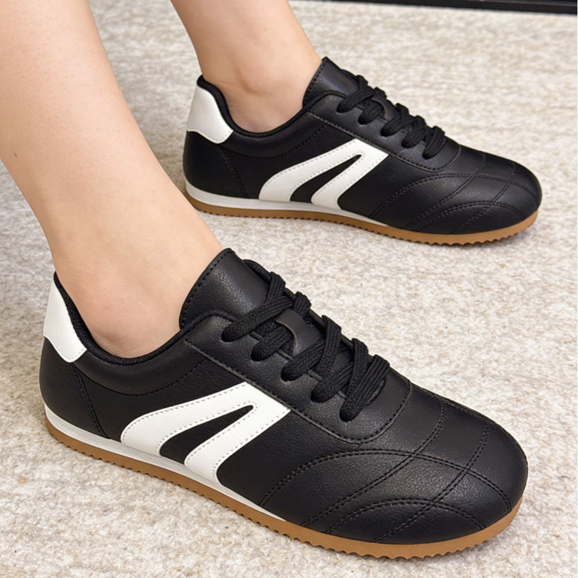 Women's Retro Sneakers Low Top Casual Walking Shoes