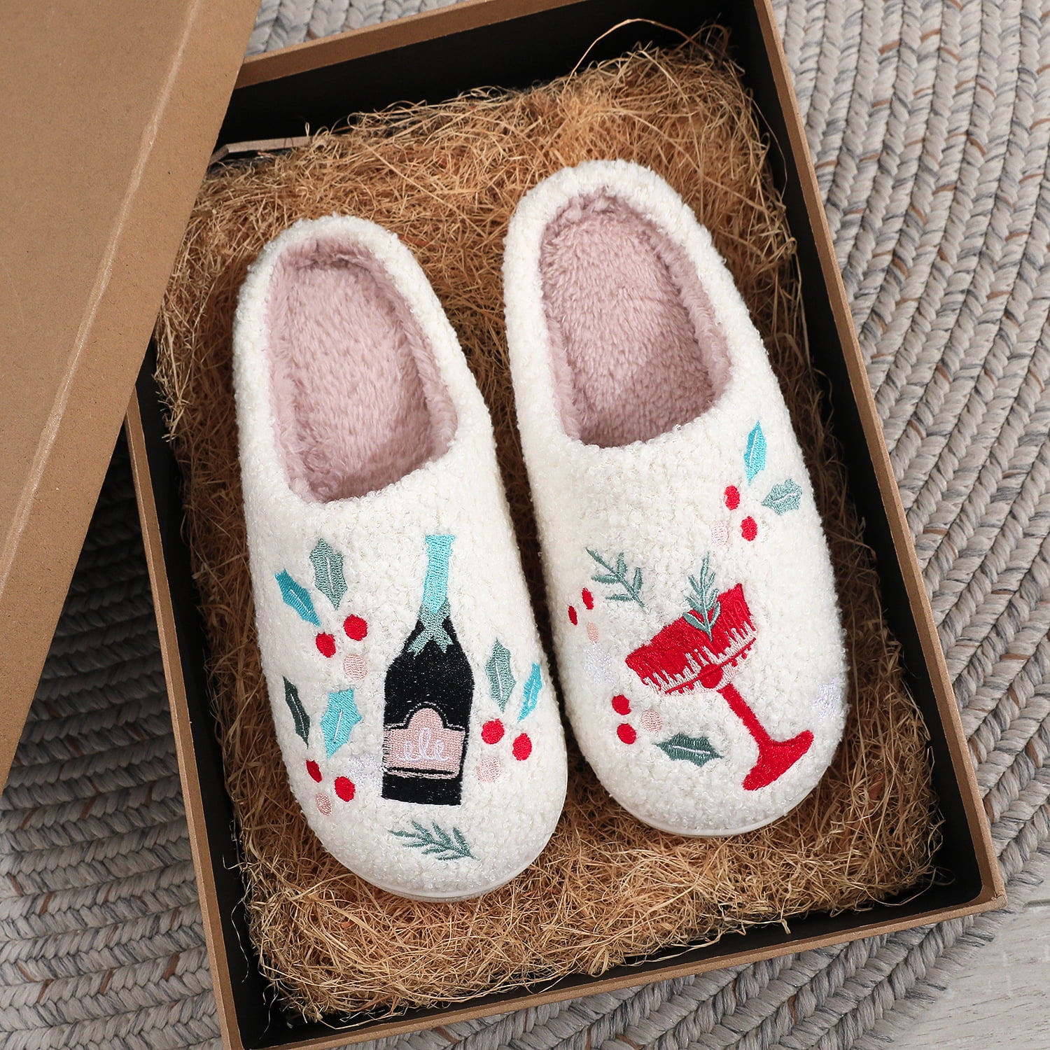 BERANMEY Women's Christmas Slippers with Embroidered Berry 