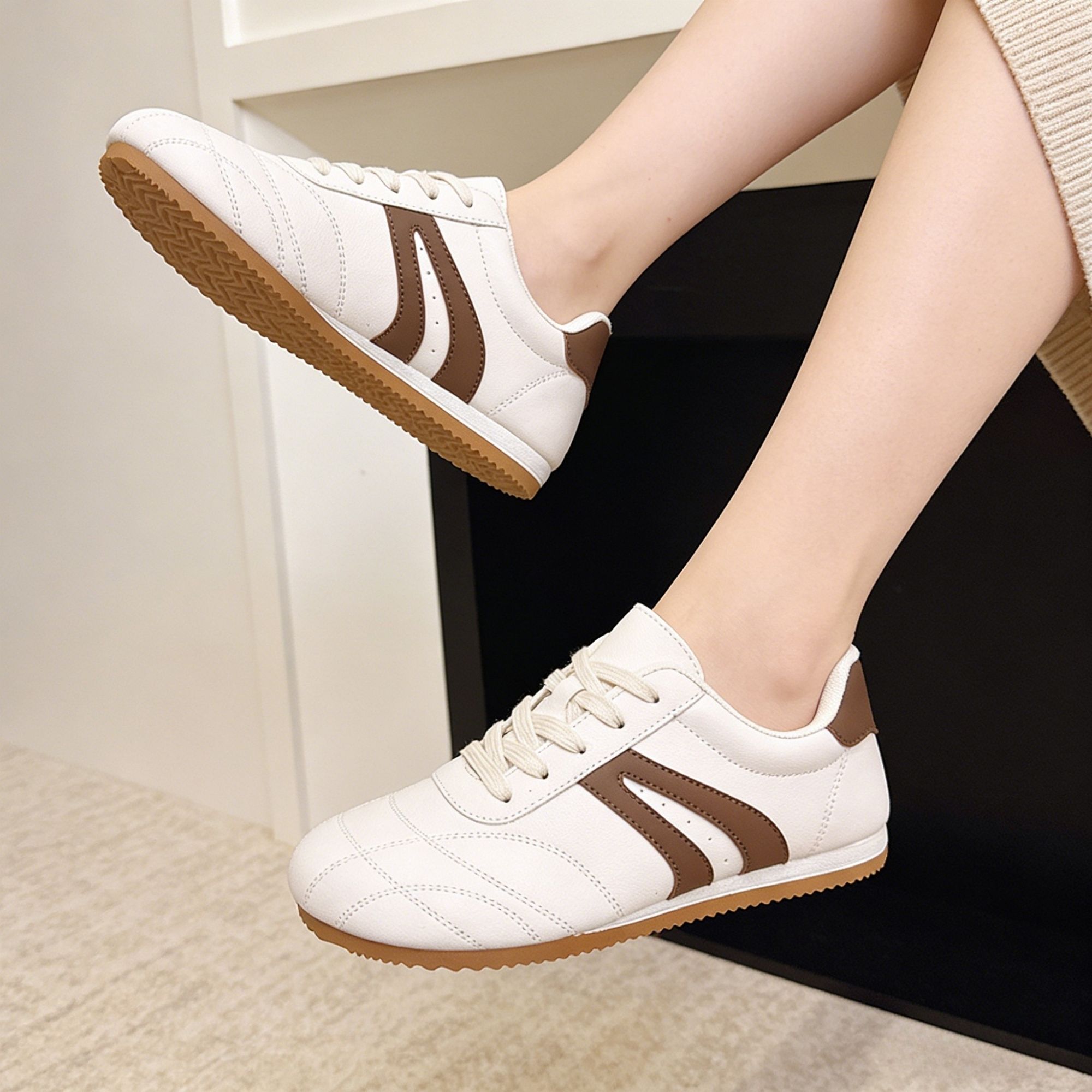 Women's Retro Sneakers Low Top Casual Walking Shoes