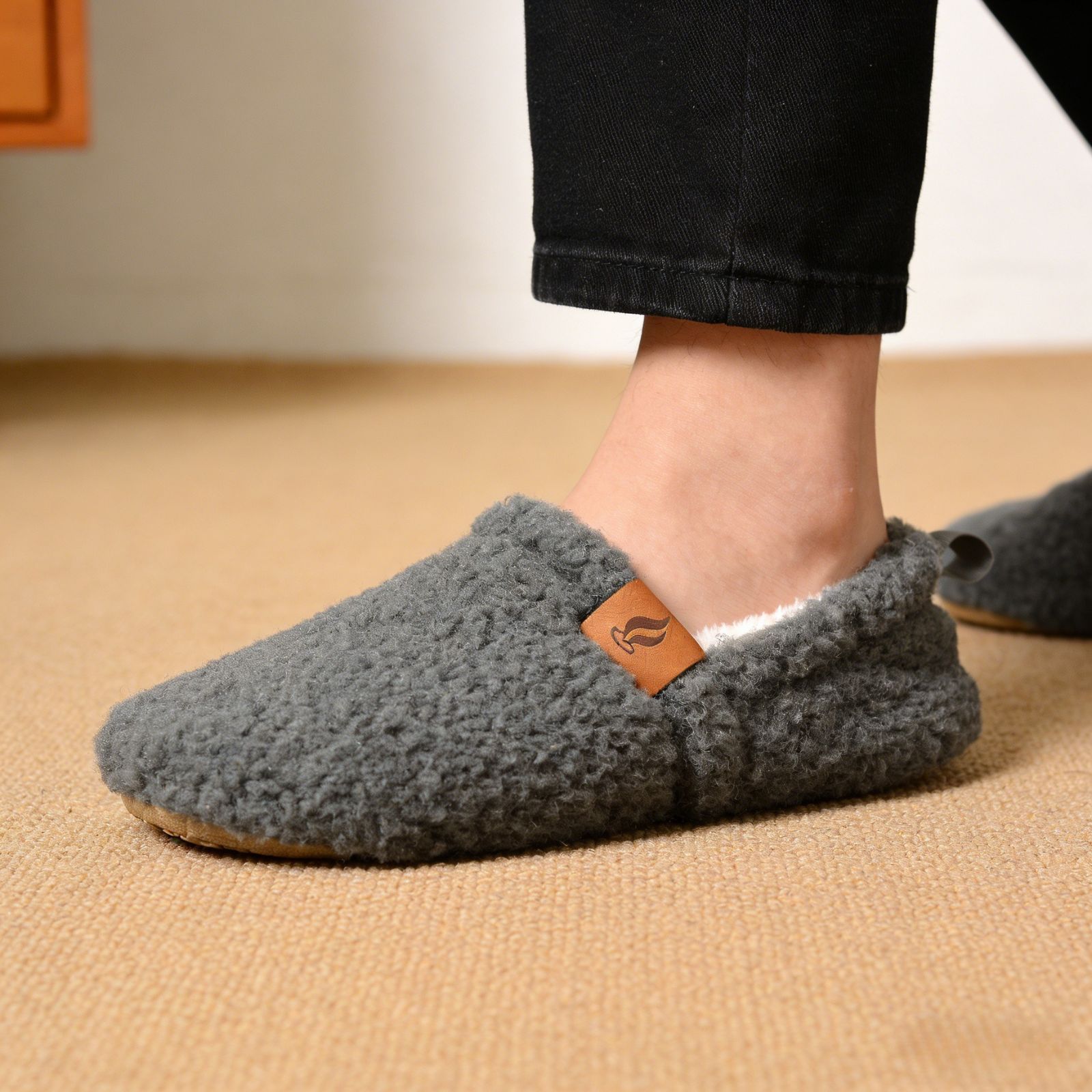BERANMEY  Soft Memory Foam Slippers for Women and Men