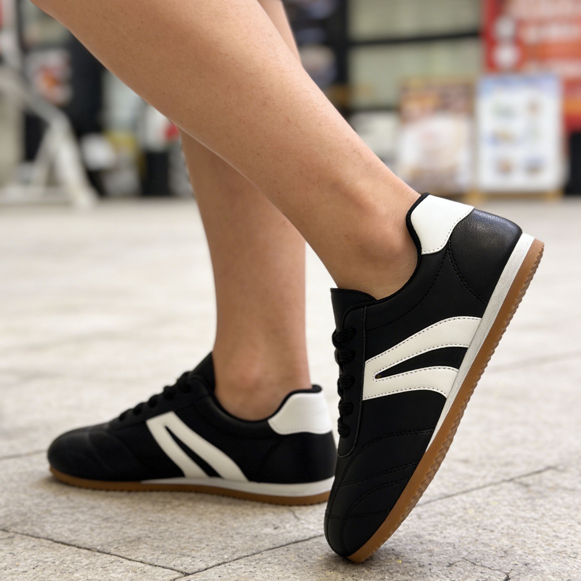 Women's Retro Sneakers Low Top Casual Walking Shoes