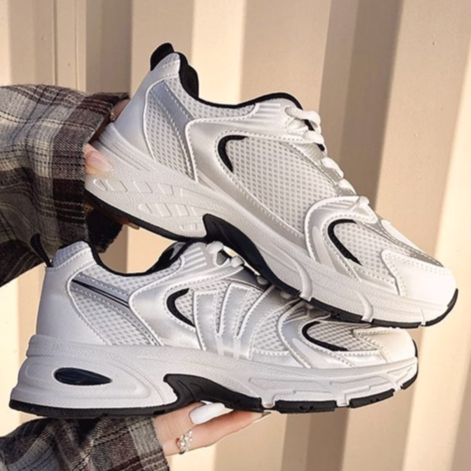 Women's Lightweight Gum Sole Fashion Sneakers