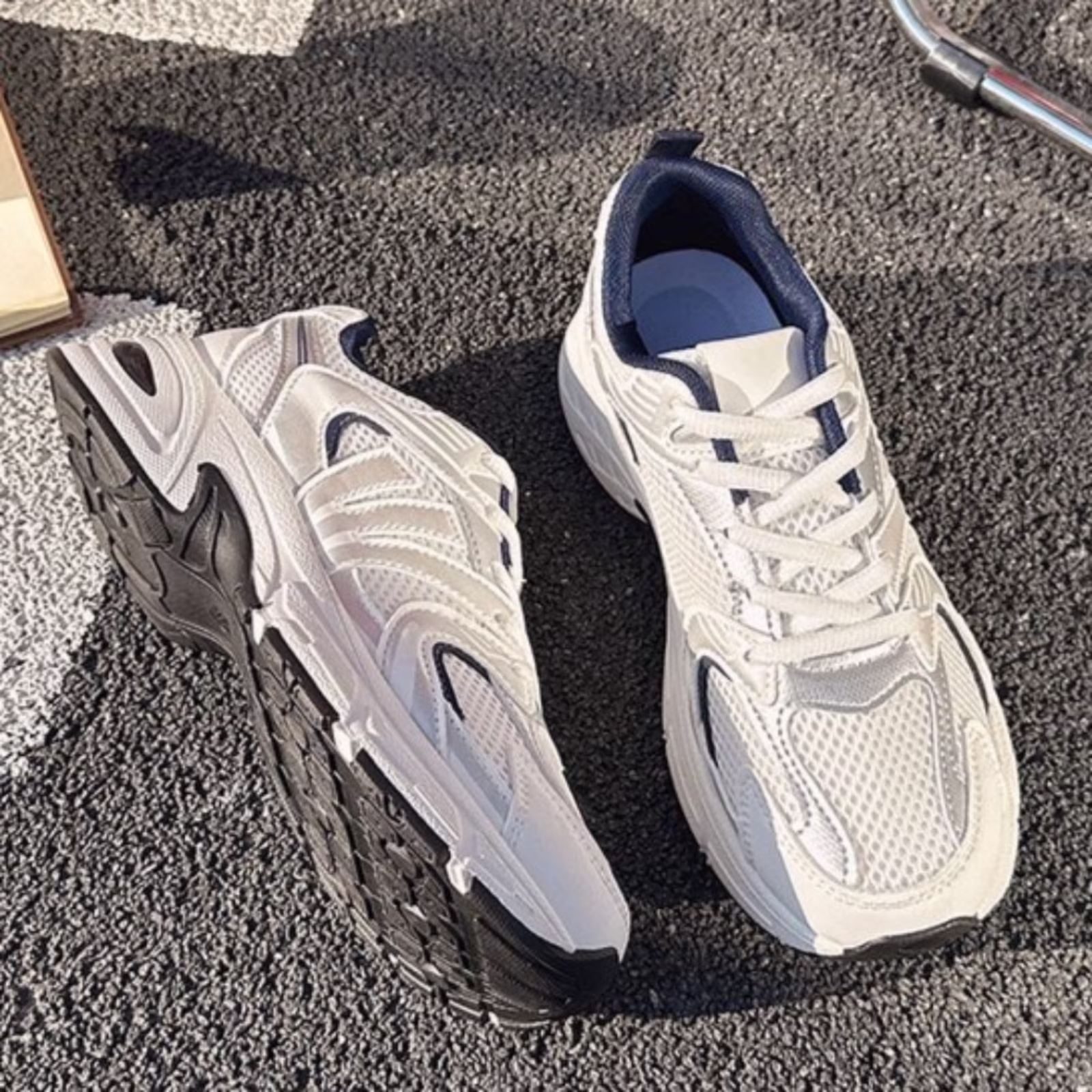 Women's Lightweight Gum Sole Fashion Sneakers