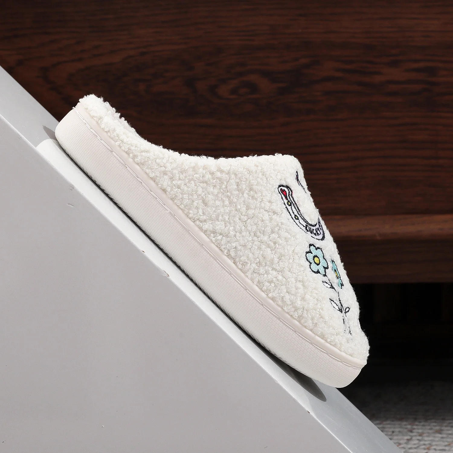 BERANMEY Women's Christmas Slippers with Embroidered Berry 