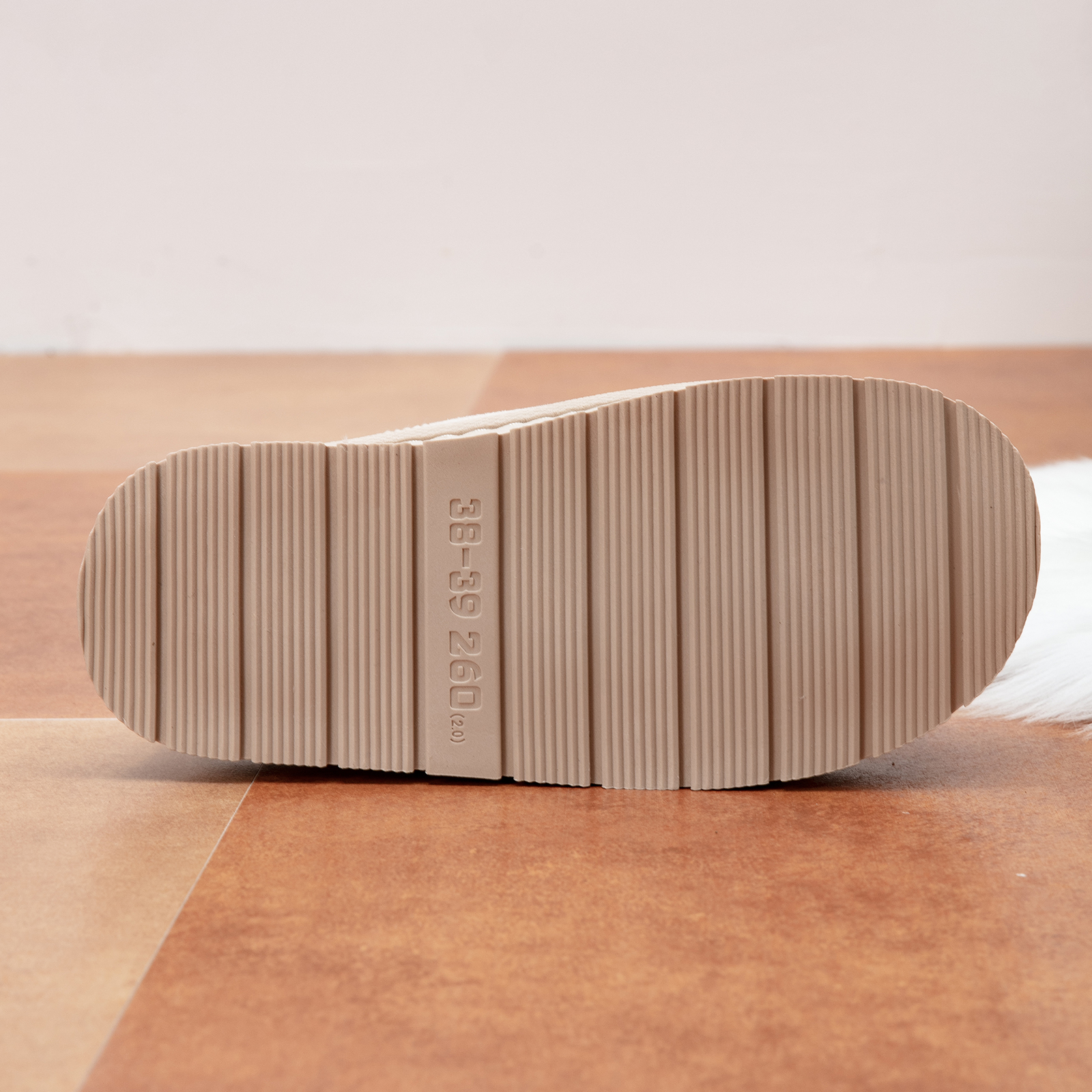 Cozy Platform Fuzzy Slippers for Women and Men Short Ankle Slippers with Anti-Slip Sole 