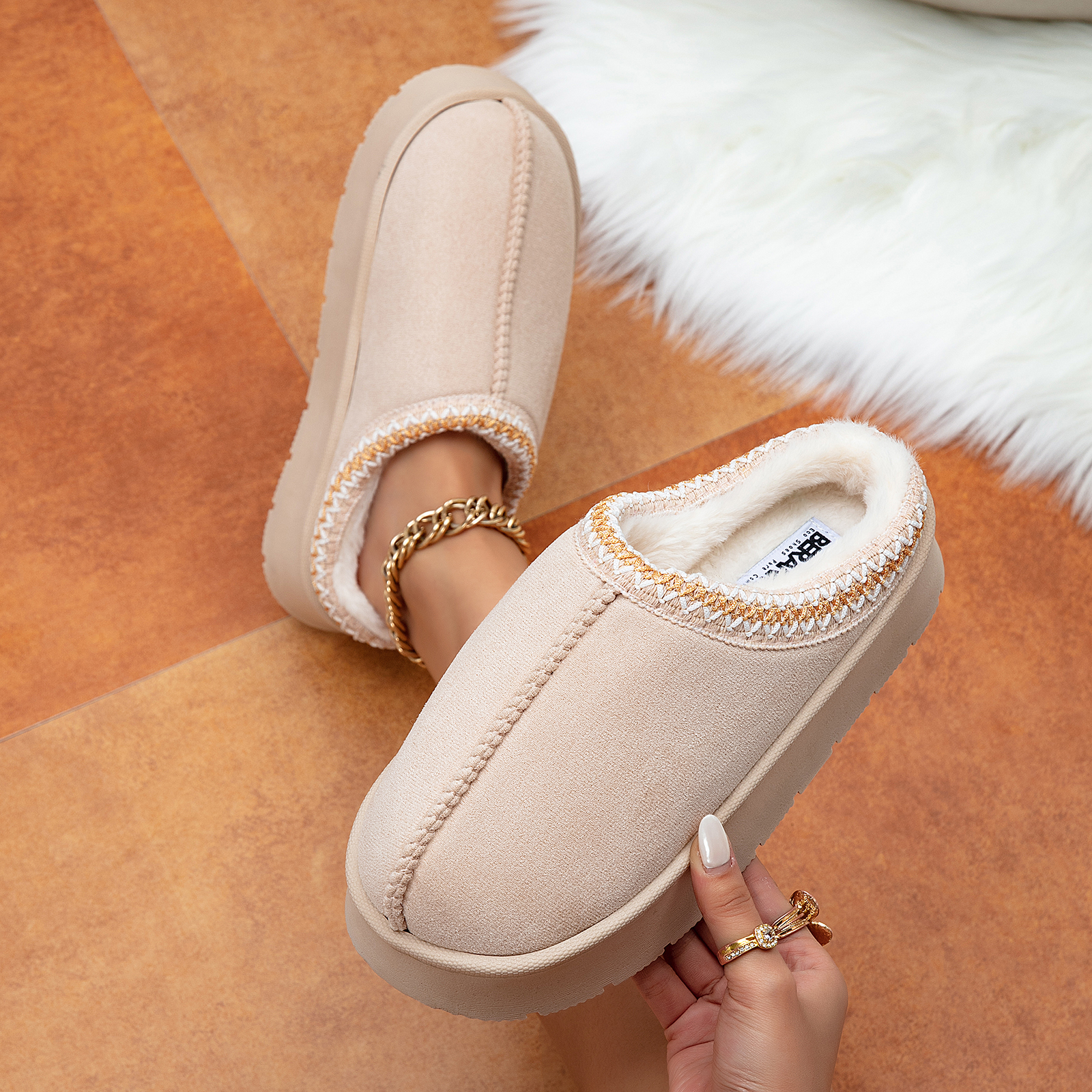 Cozy Platform Fuzzy Slippers for Women and Men Short Ankle Slippers with Anti-Slip Sole 