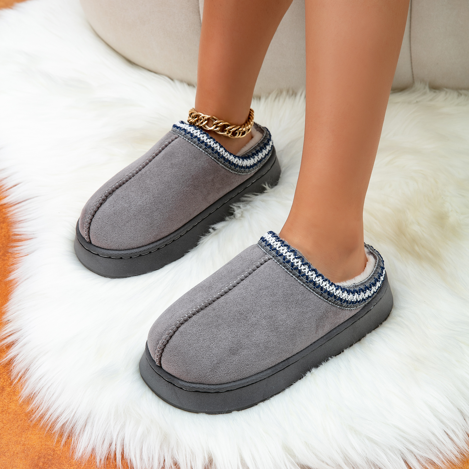 Cozy Platform Fuzzy Slippers for Women and Men Short Ankle Slippers with Anti-Slip Sole 