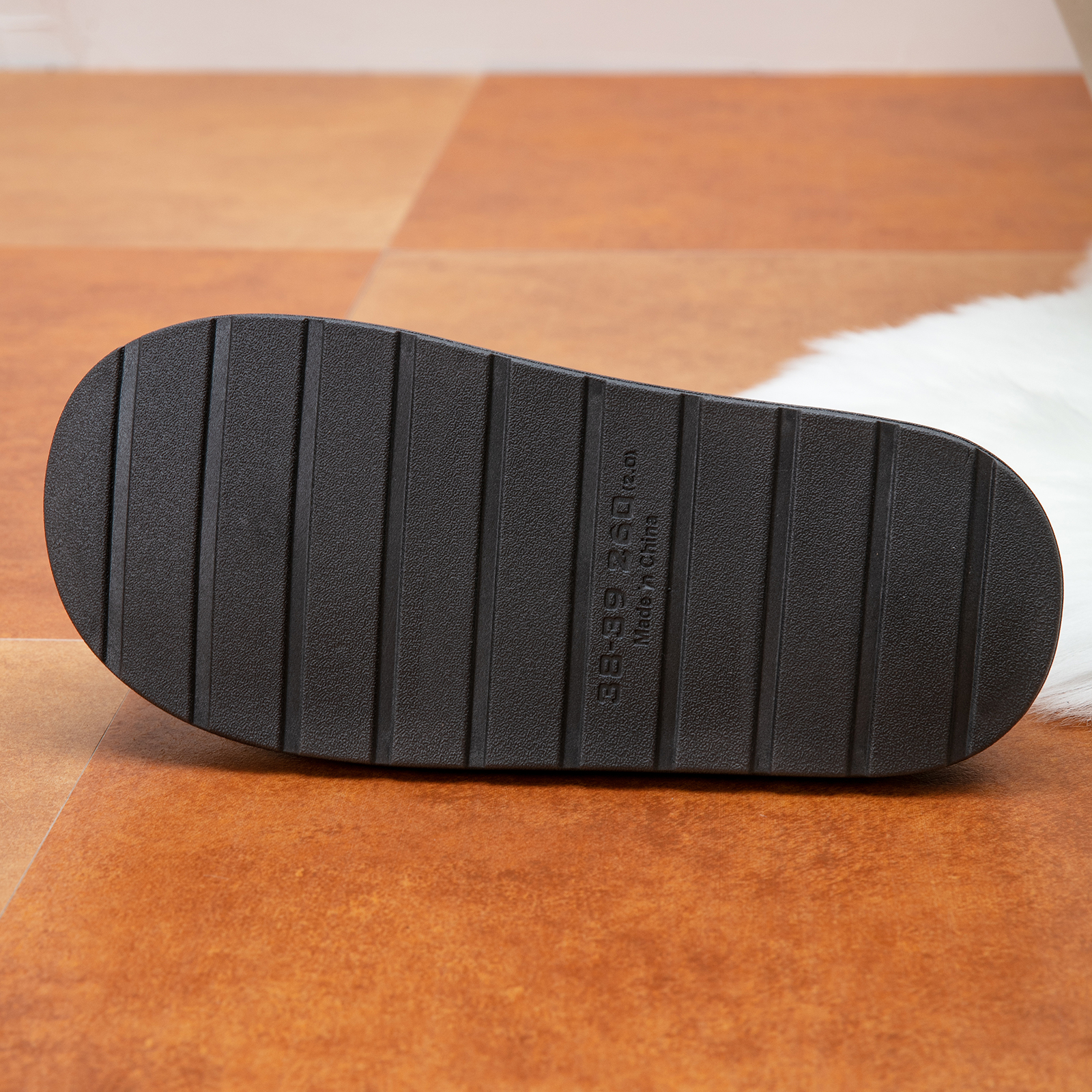 Cozy Platform Fuzzy Slippers for Women and Men Short Ankle Slippers with Anti-Slip Sole 