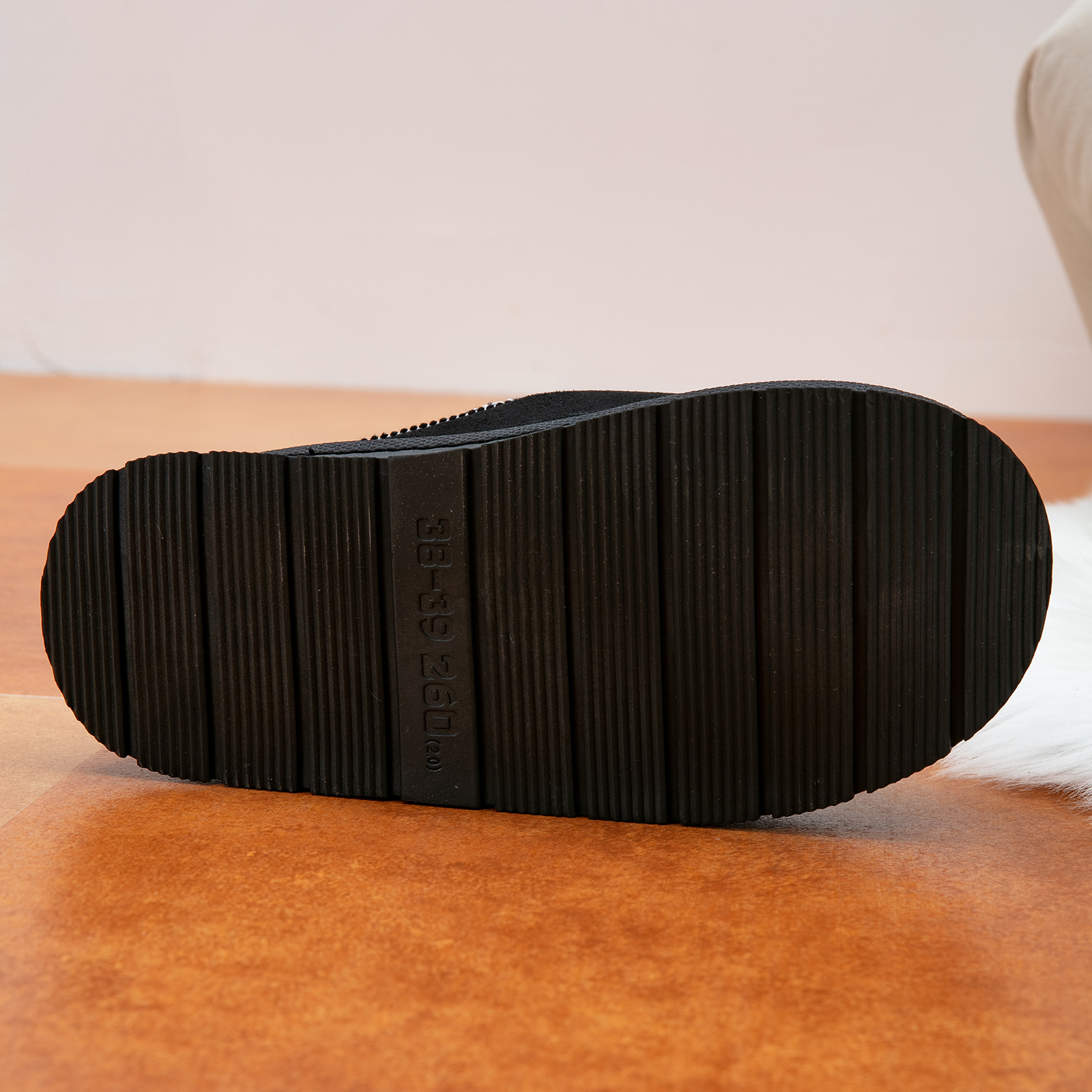 Cozy Platform Fuzzy Slippers for Women and Men Short Ankle Slippers with Anti-Slip Sole 