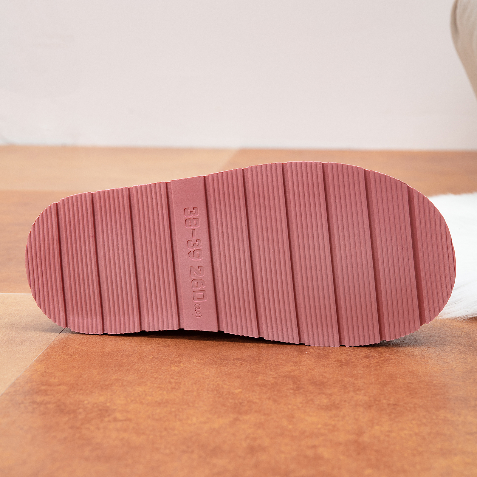 Cozy Platform Fuzzy Slippers for Women and Men Short Ankle Slippers with Anti-Slip Sole 