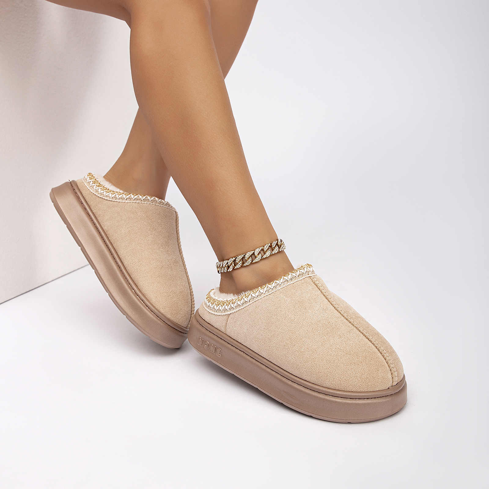 Cozy Platform Fuzzy Slippers for Women and Men Short Ankle Slippers with Anti-Slip Sole 