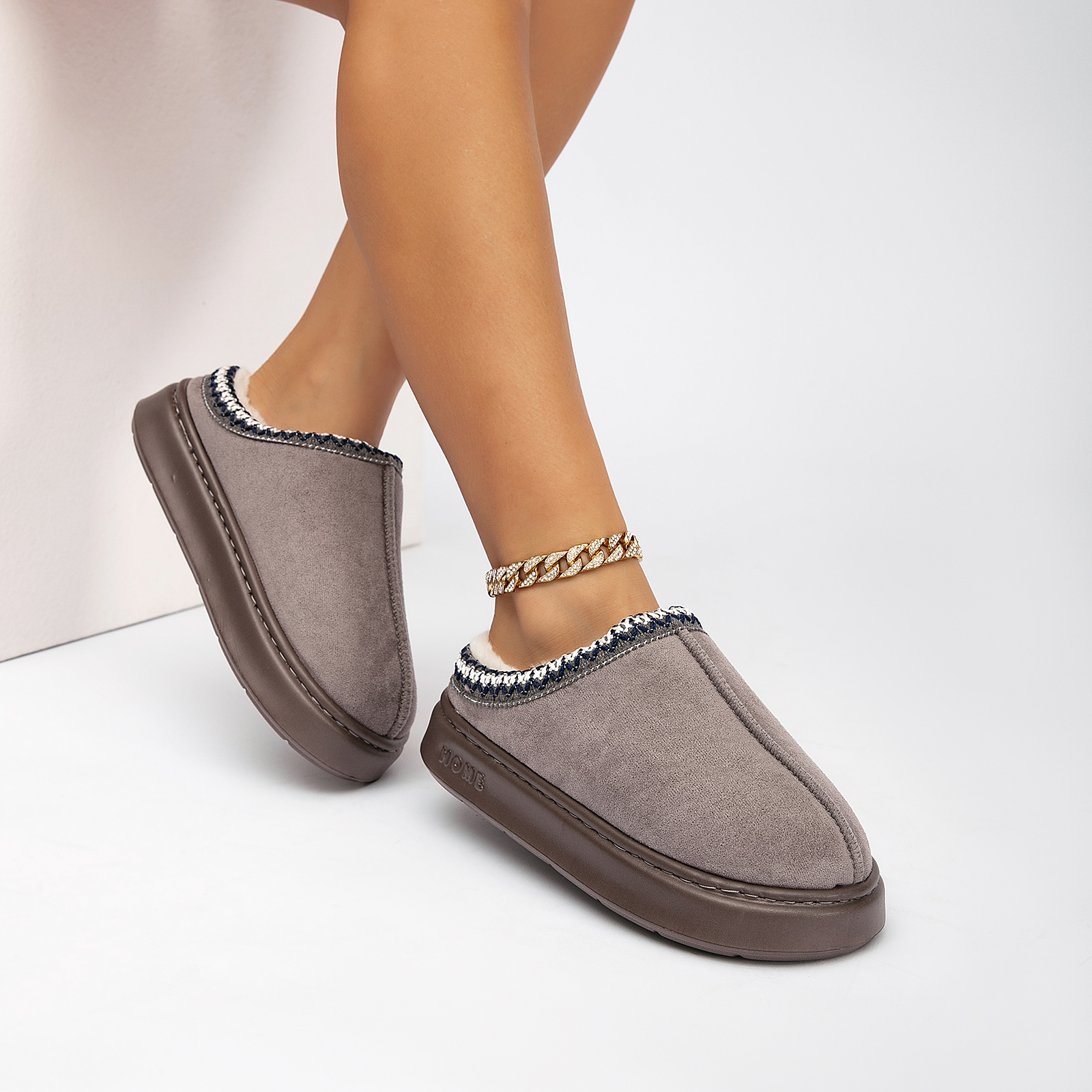 Cozy Platform Fuzzy Slippers for Women and Men Short Ankle Slippers with Anti-Slip Sole 