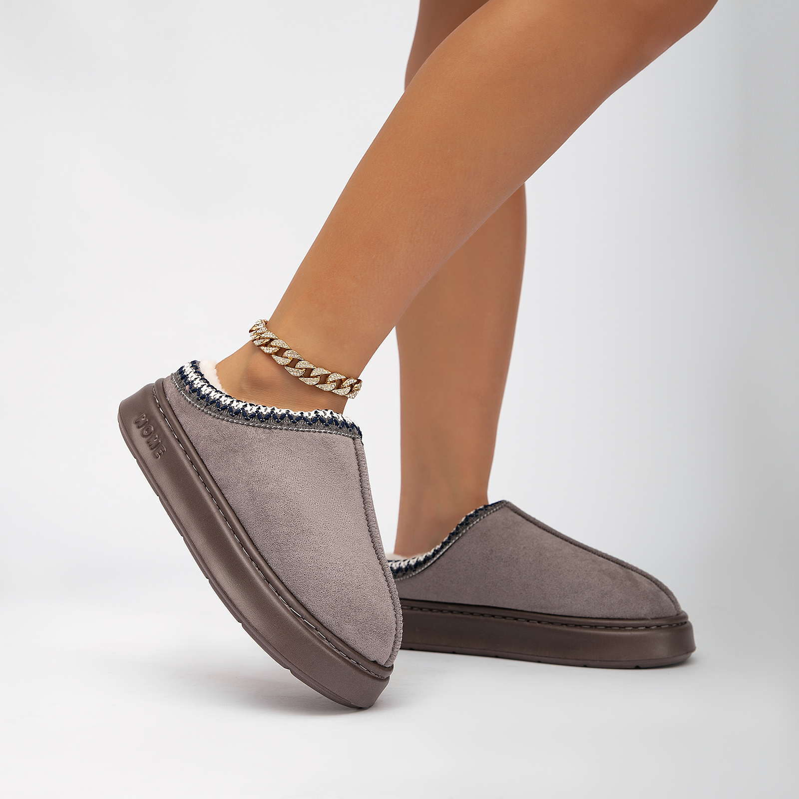 Cozy Platform Fuzzy Slippers for Women and Men Short Ankle Slippers with Anti-Slip Sole 