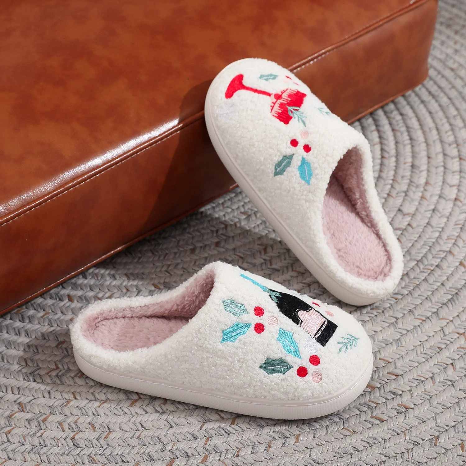 BERANMEY Women's Christmas Slippers with Embroidered Berry 
