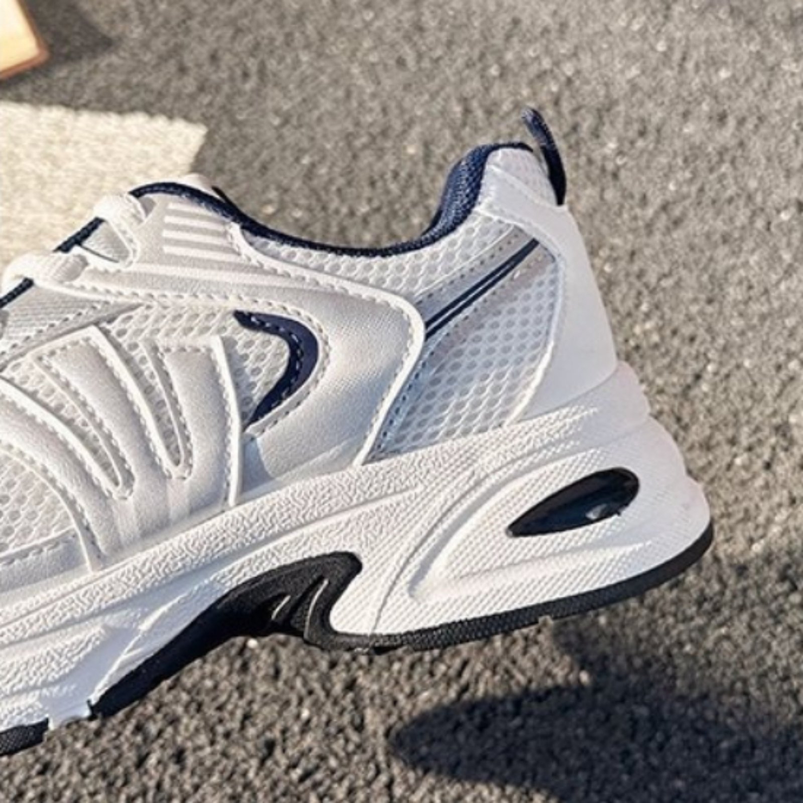 Women's Lightweight Gum Sole Fashion Sneakers