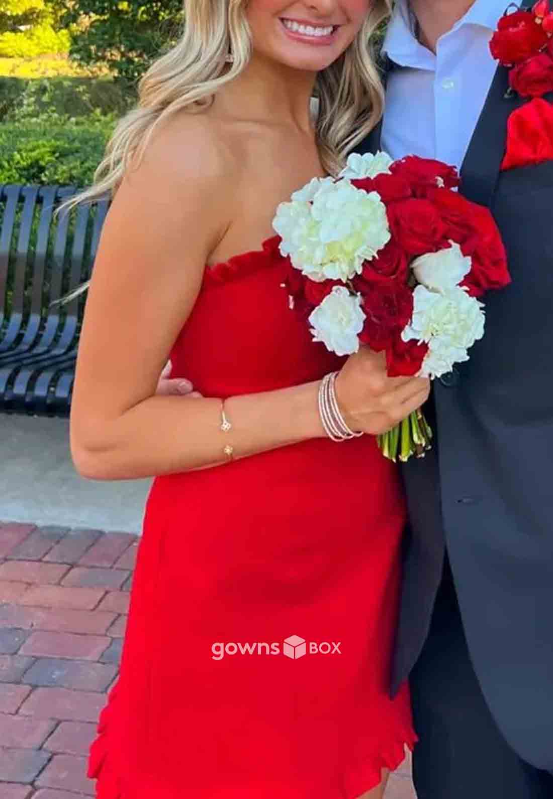 Chic Strapless Red Pleated Sleeveless Ruched Mini Homecoming Dresses-GownsBox