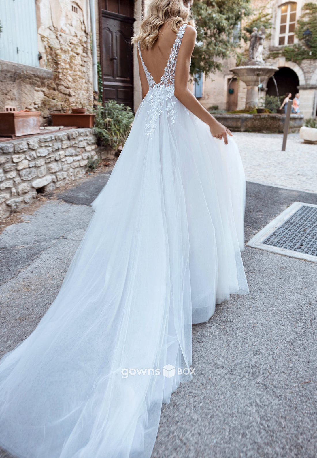 Regular Straps Court Train Tulle A-Line V Back Side Slit Wedding Dresses with Appliques