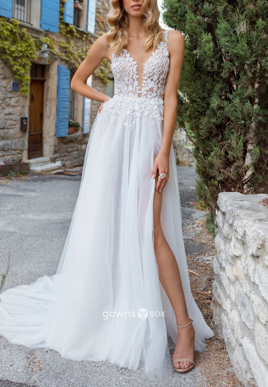 Regular Straps Court Train Tulle A-Line V Back Side Slit Wedding Dresses with Appliques