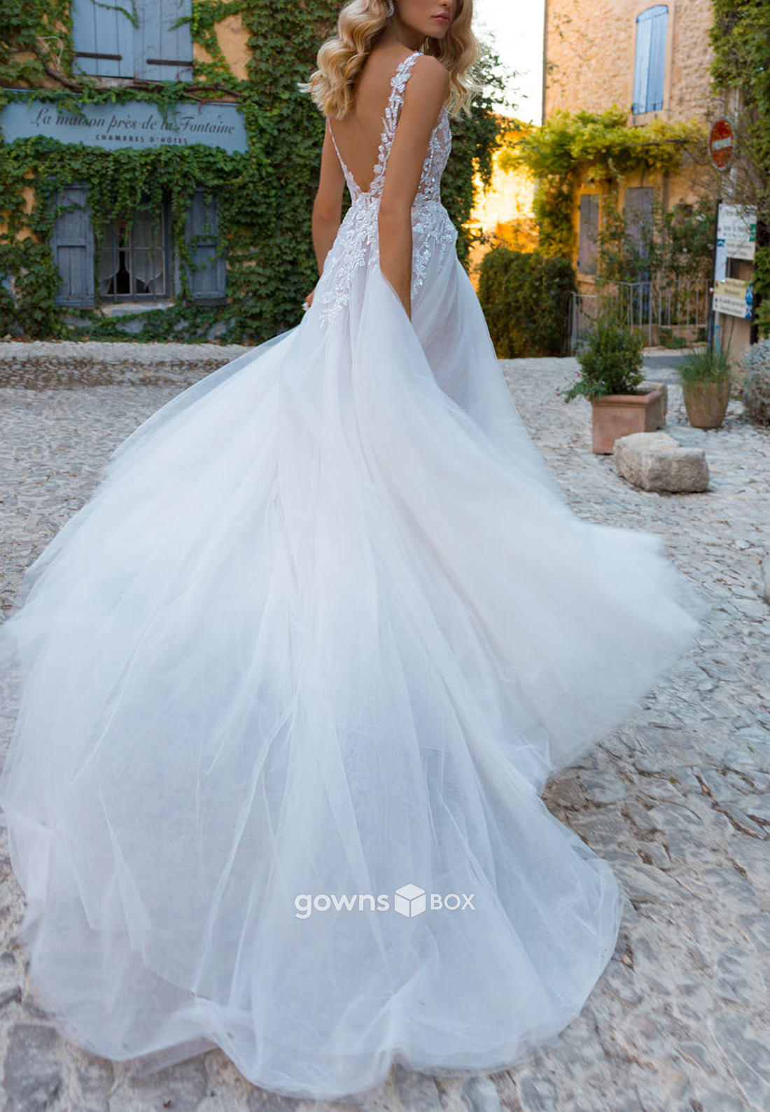 Regular Straps Court Train Tulle A-Line V Back Side Slit Wedding Dresses with Appliques