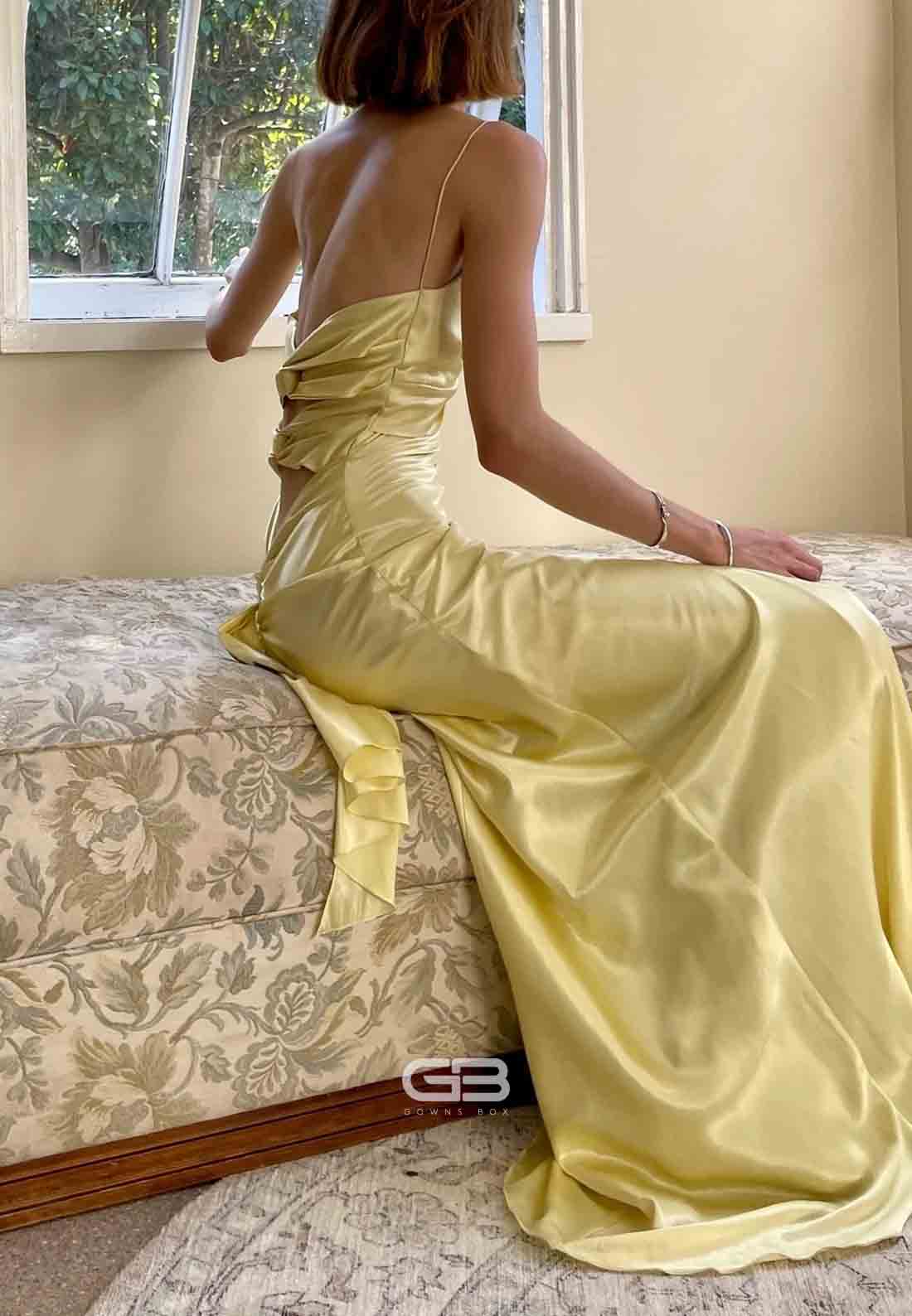 Chic Spaghetti Straps V-Neck Yellow Sheath Long Party Dress with Keyhole Back