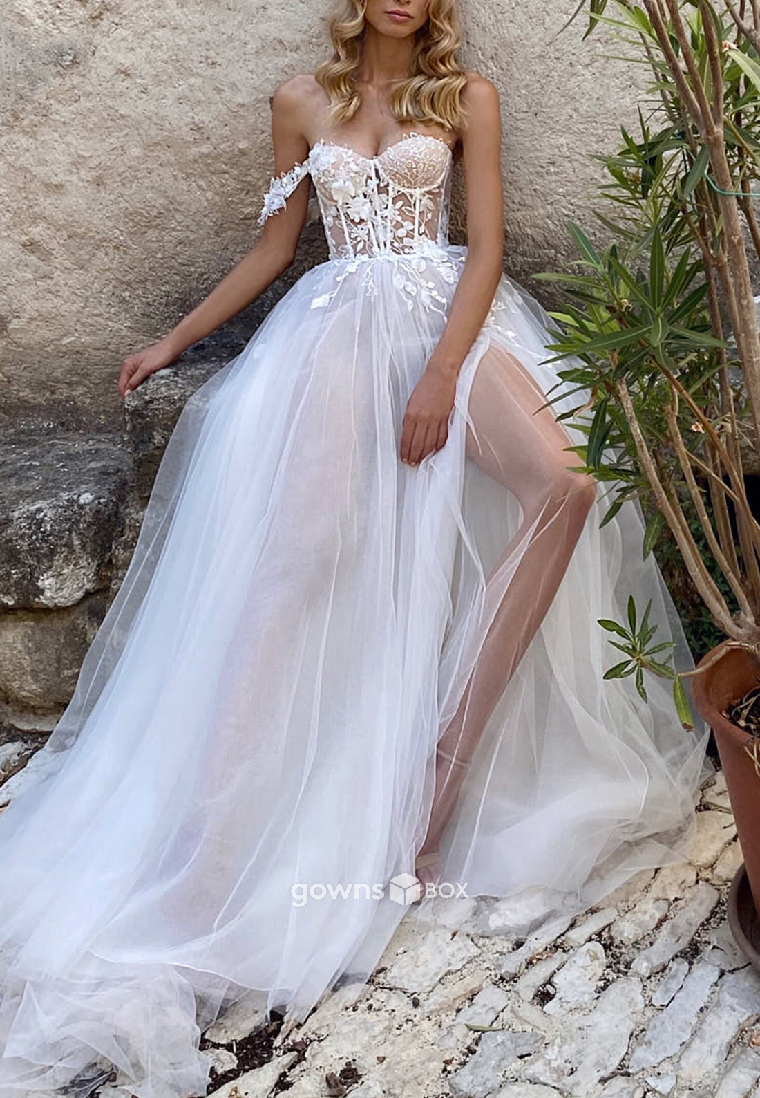 Sweetheart Tulle A-Line High Slit Lace-Up Low Back Wedding Dresses with Appliques