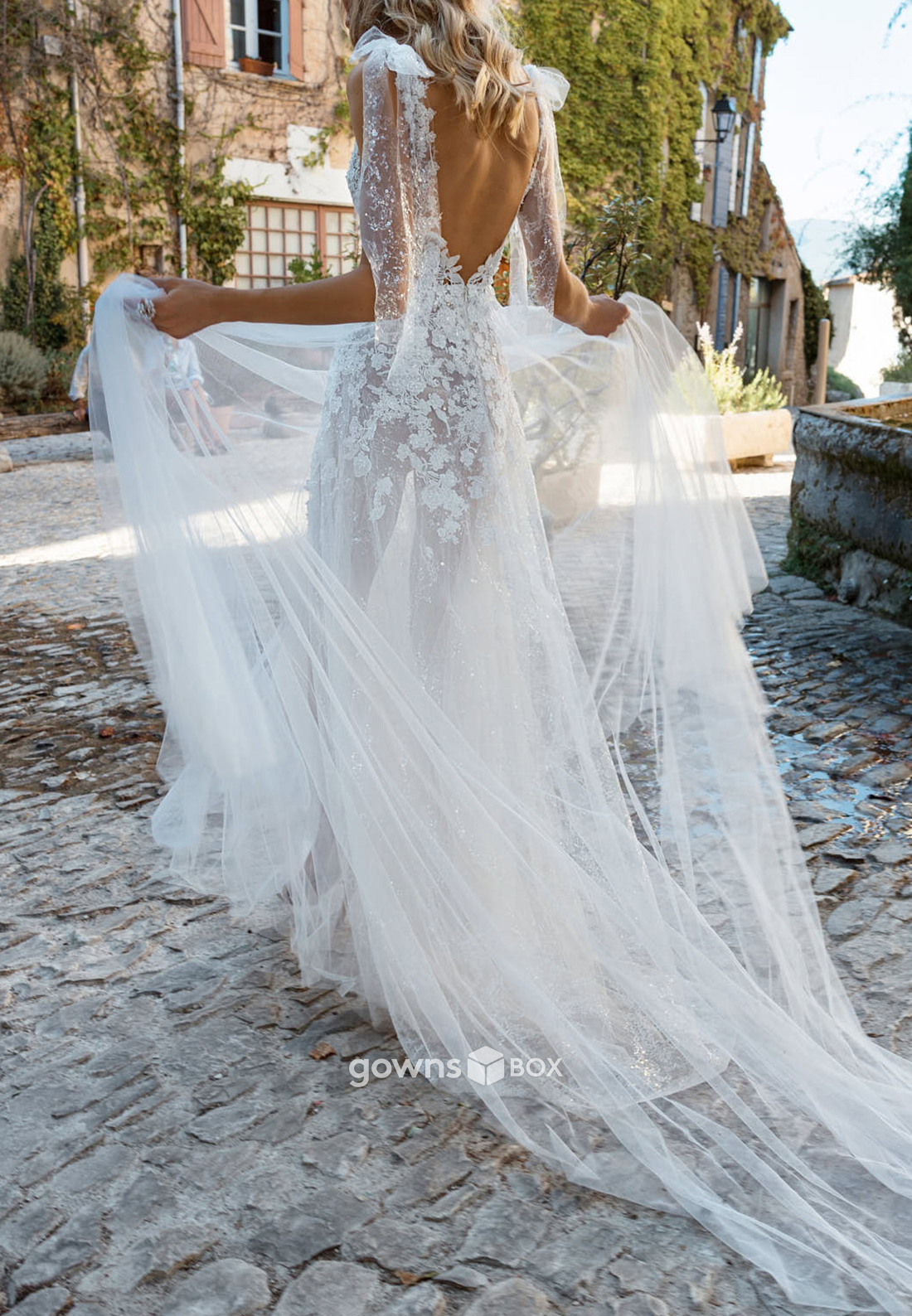 Sleeveless Court Train Tulle A-Line V Back Wedding Dresses with Appliques