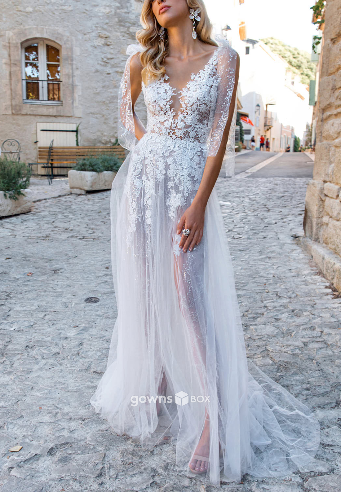 Sleeveless Court Train Tulle A-Line V Back Wedding Dresses with Appliques