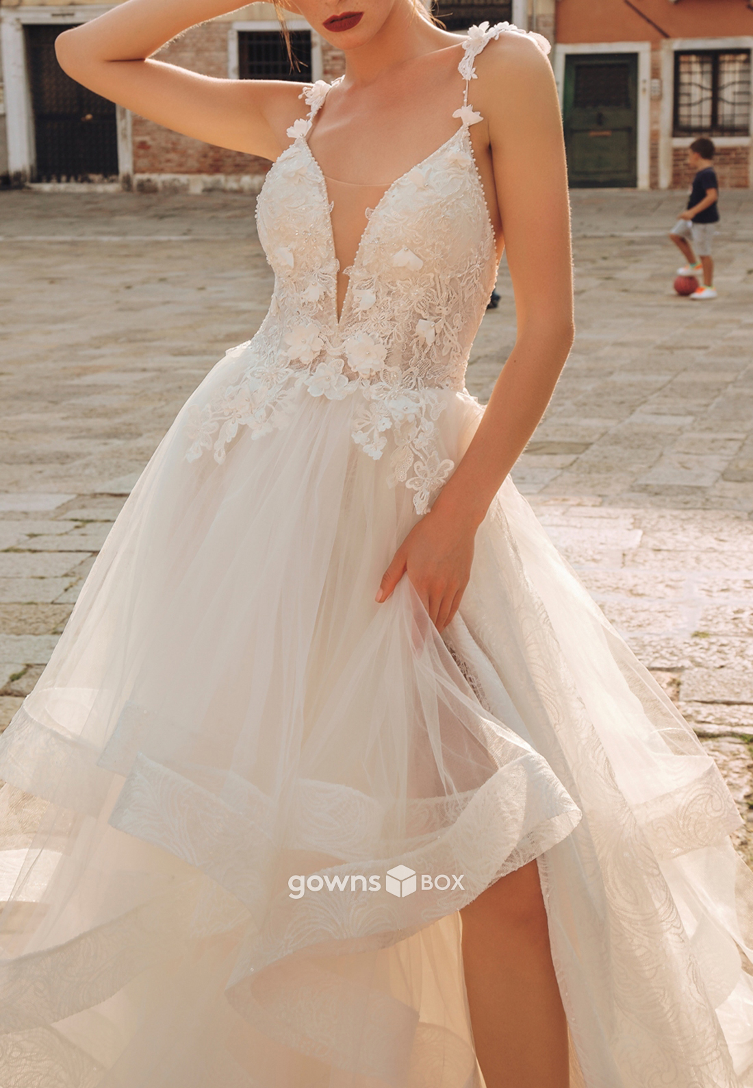 Sleeveless Shoulder Flower Tulle A-Line Ruched Low Back Wedding Dresses with Appliques