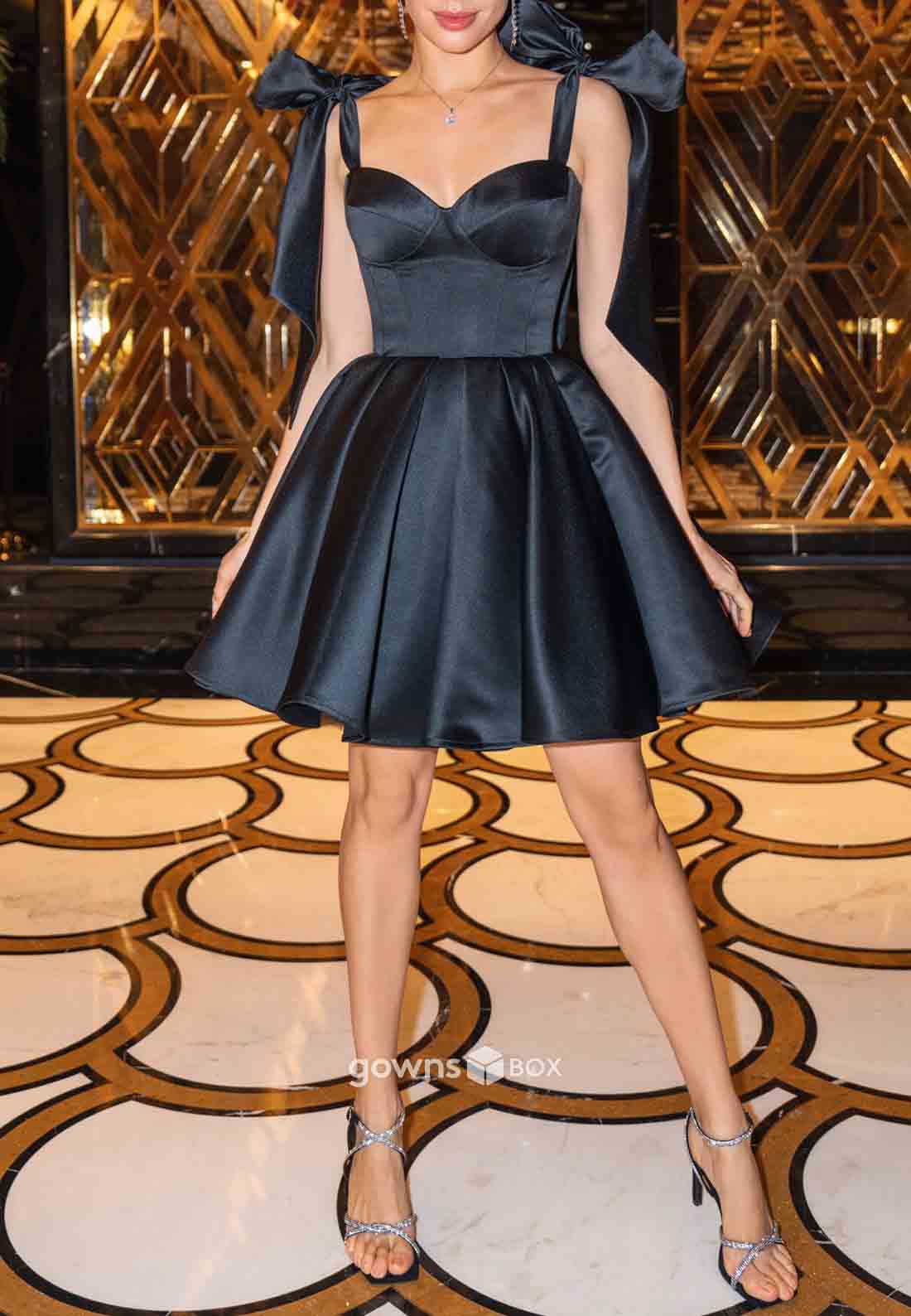 Regular Straps Sweetheart Sleeveless Princess Short Homecoming Dresses with Bowknot-GownsBox