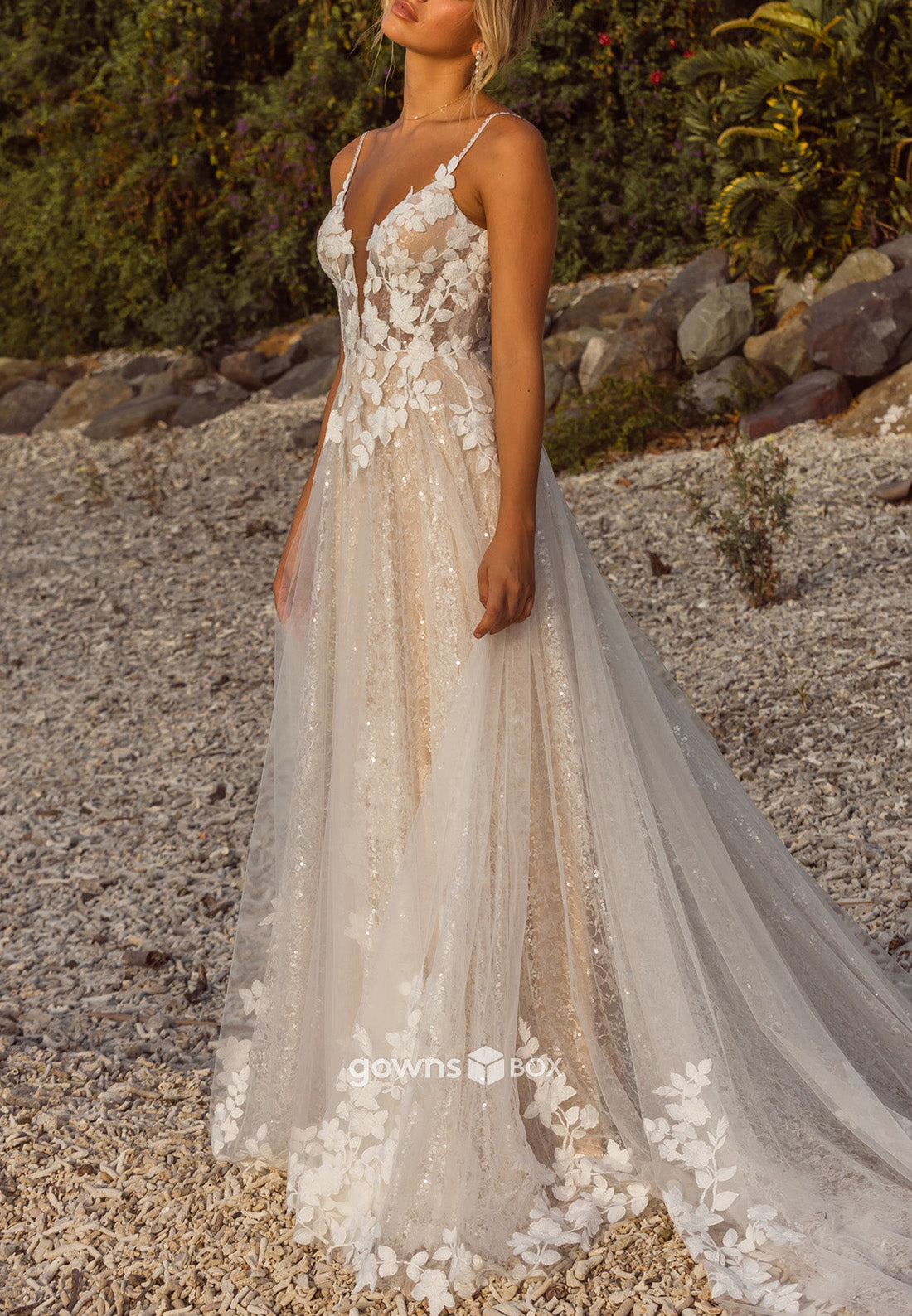 Lace Spaghetti Straps Open Back V-Neck Sleeveless A-Line Beach Wedding Dresses-GownsBox