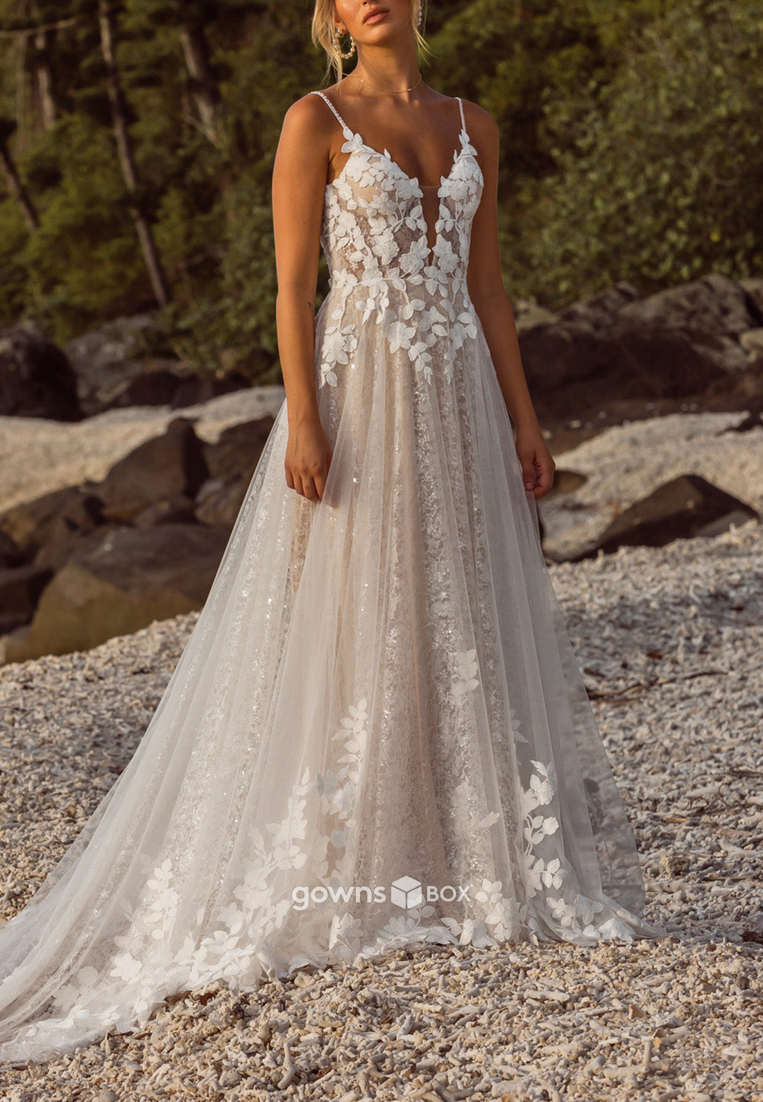 Lace Spaghetti Straps Open Back V-Neck Sleeveless A-Line Beach Wedding Dresses-GownsBox