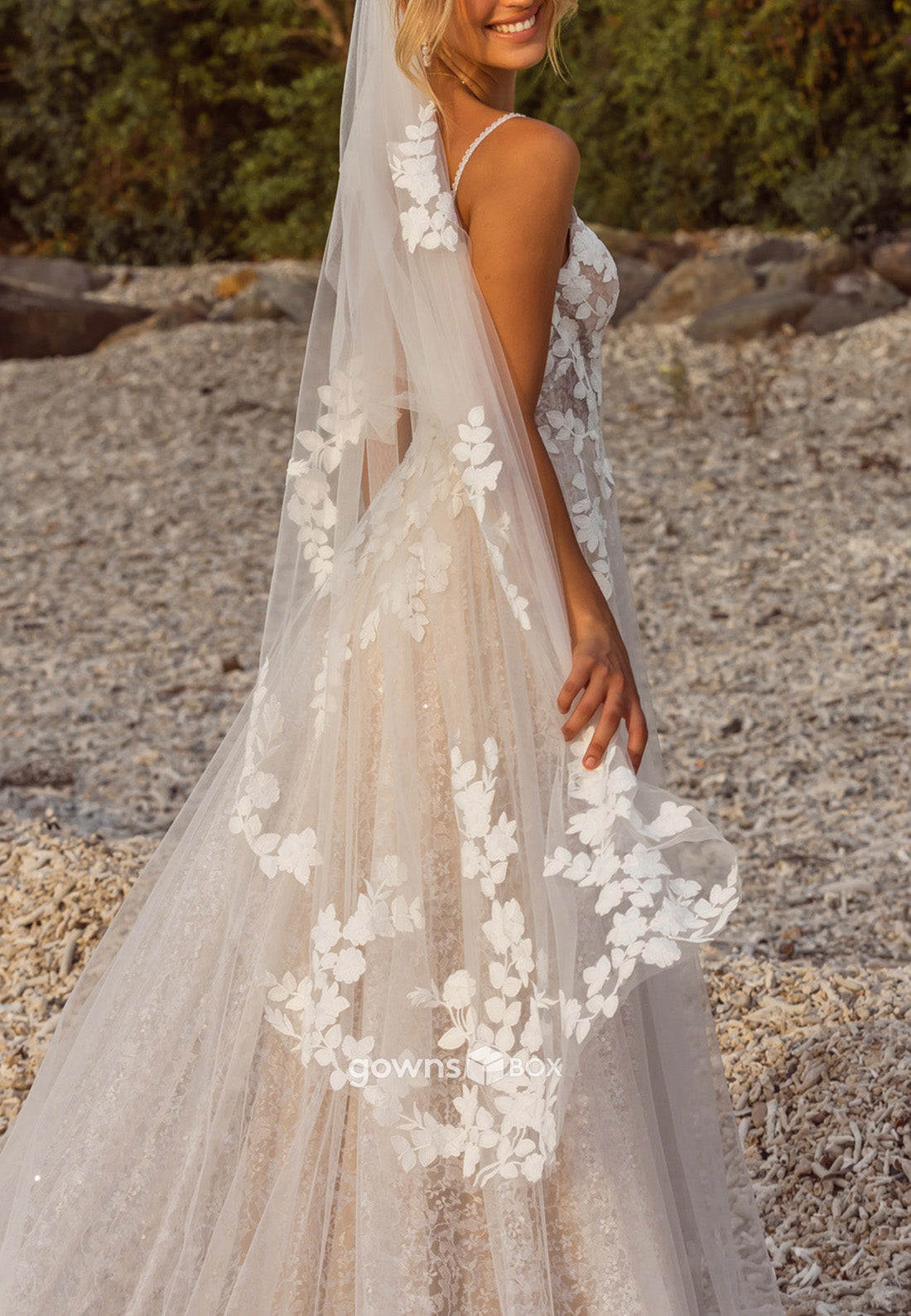 Lace Spaghetti Straps Open Back V-Neck Sleeveless A-Line Beach Wedding Dresses-GownsBox