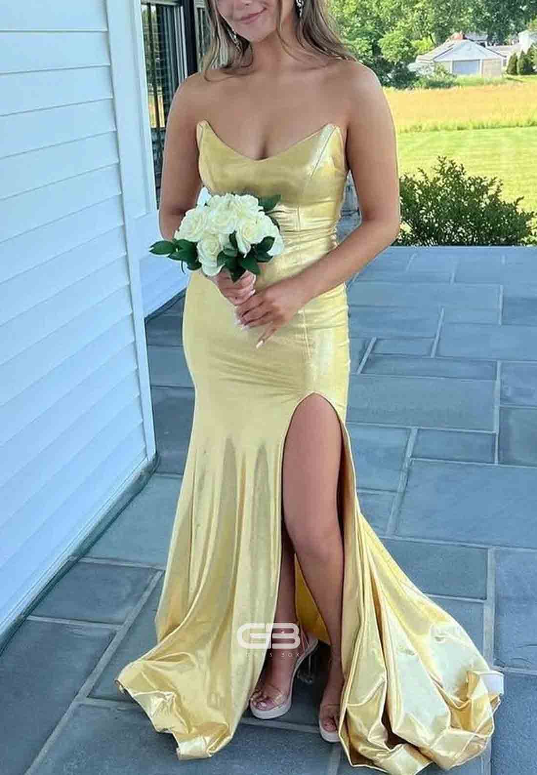 Leroy _ Mermaid Yellow V-Neck Metallic Long 