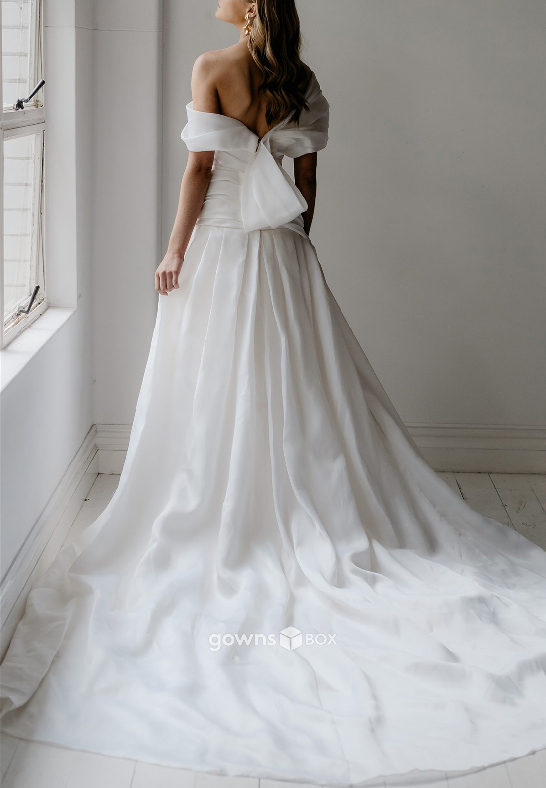 One Shoulder Tulle Pleated A-Line Side Slit Ruched Court Train Wedding Dresses 