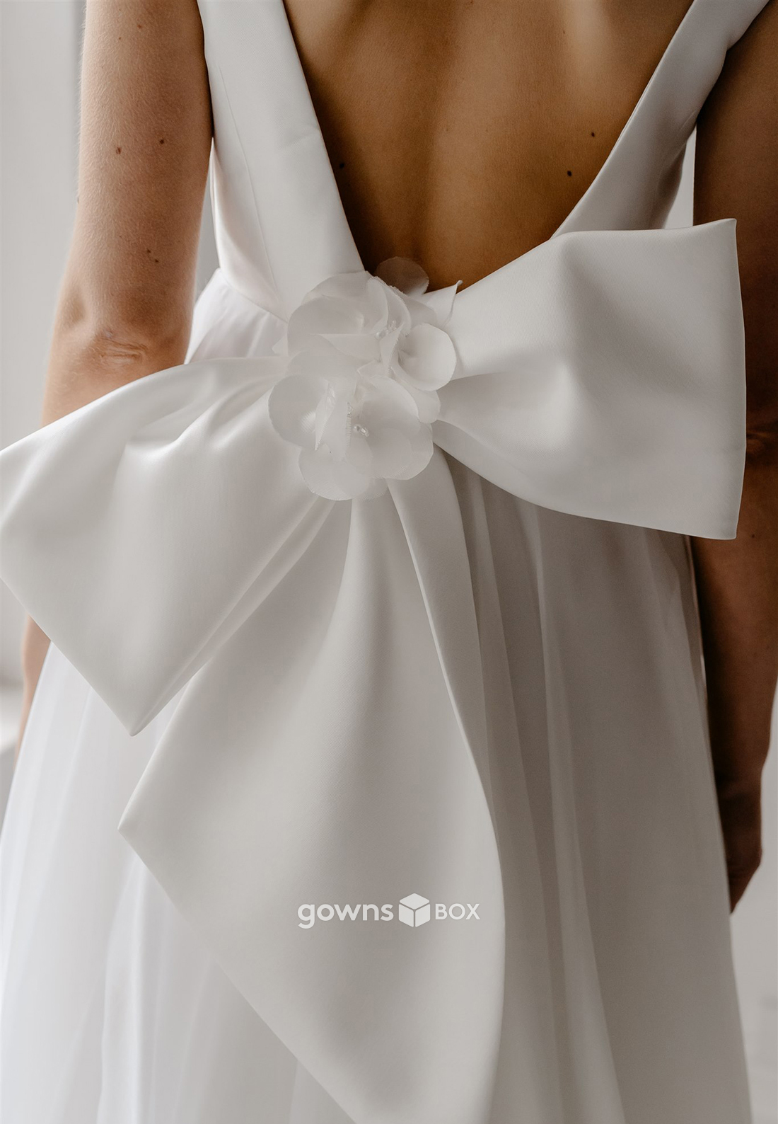 V Back Low V-Neck Sweep Train Regular Straps Tulle Wedding Dresses with Satin Bowknot