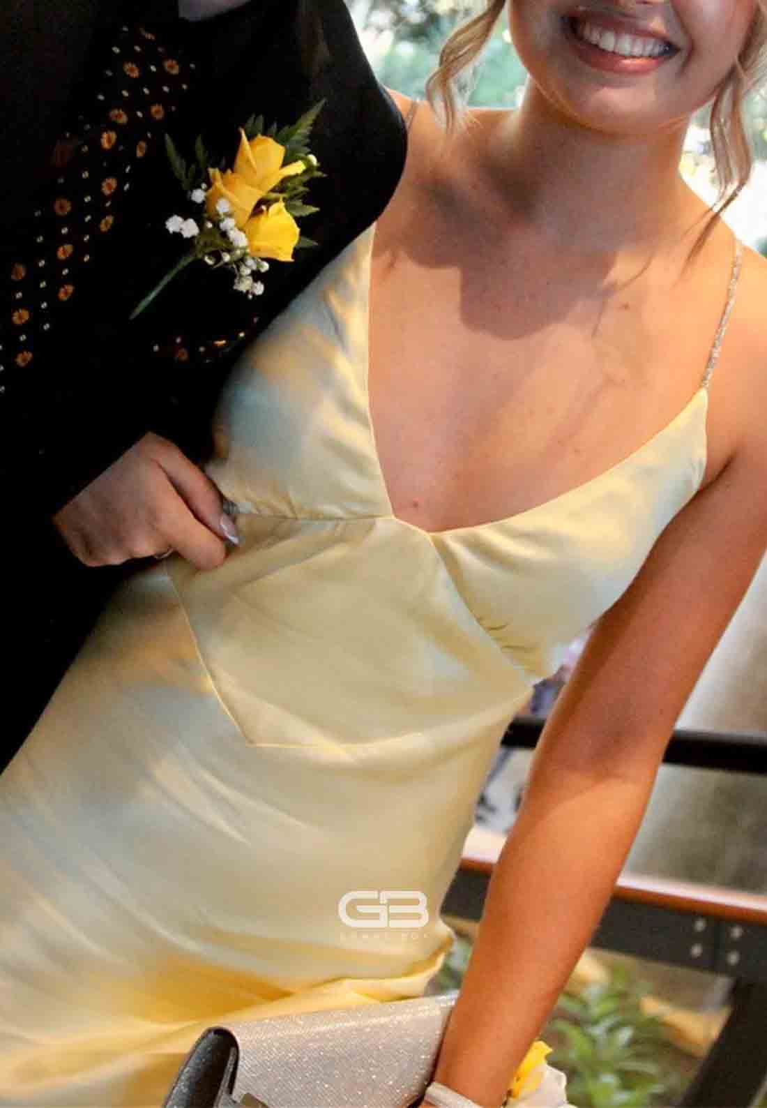 Simple V-neck Yellow Sheath Long Prom Dress with Diamond Straps 