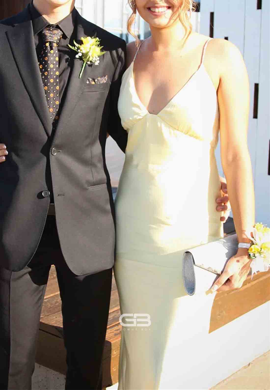 Simple V-neck Yellow Sheath Long Prom Dress with Diamond Straps 