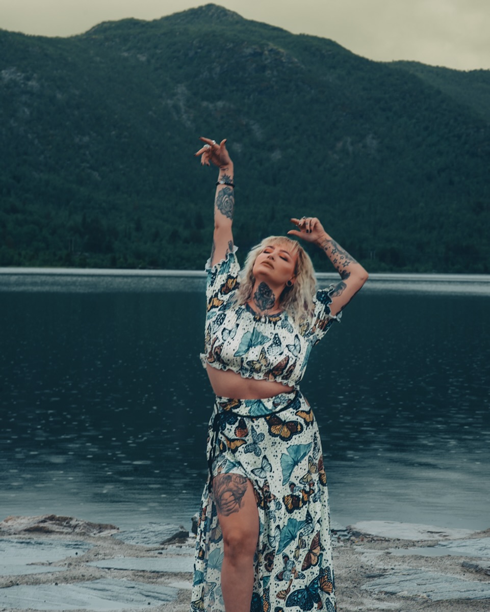 Rich World Butterfly Family Pattern Printing  Two Piece Set