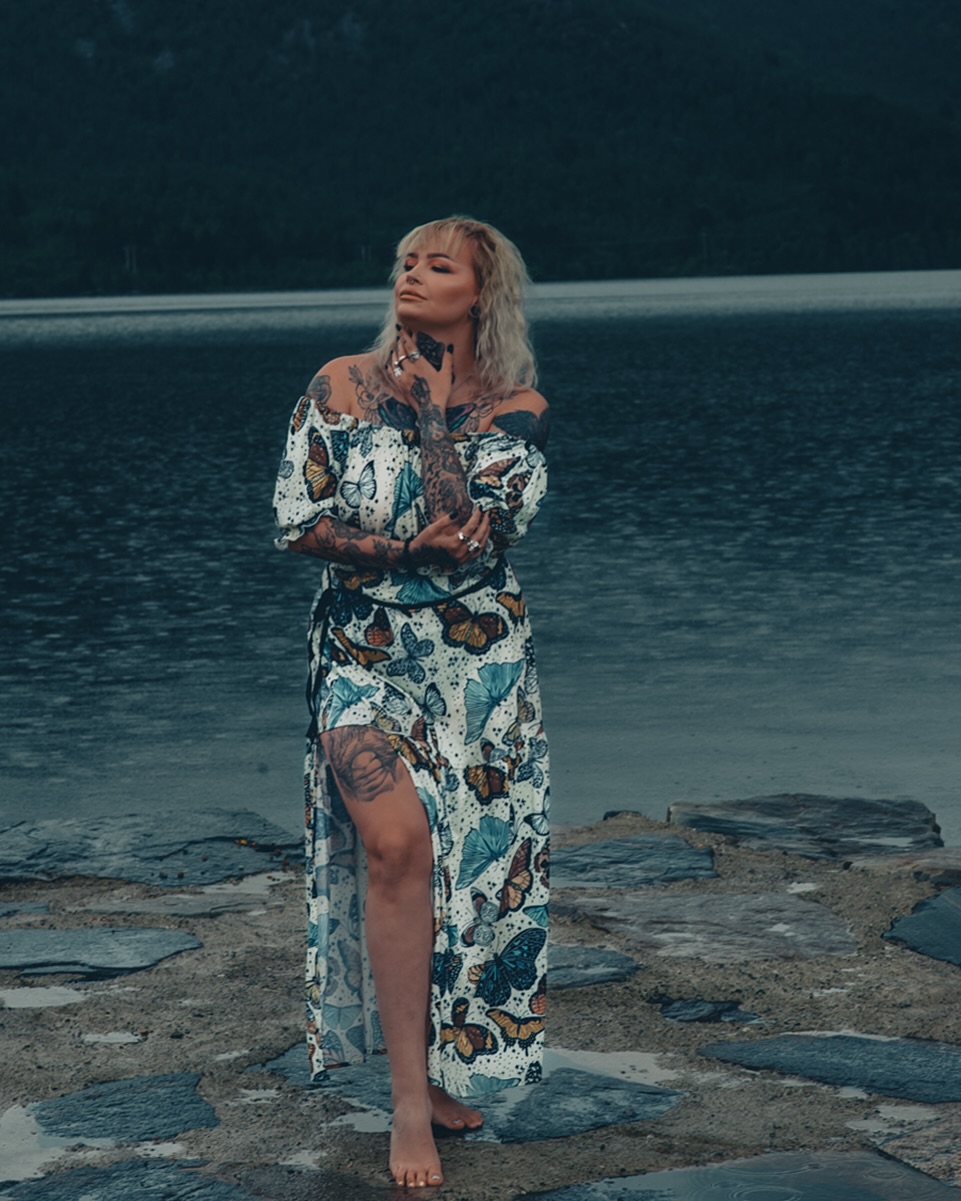 Rich World Butterfly Family Pattern Printing  Two Piece Set