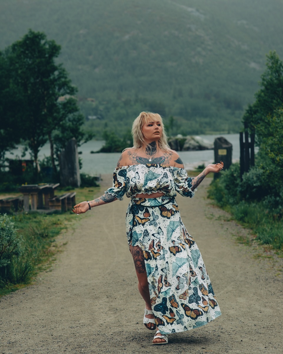 Rich World Butterfly Family Pattern Printing  Two Piece Set