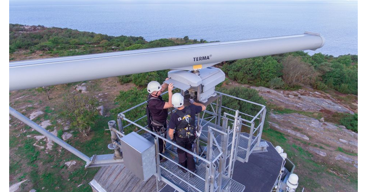 {"default":"Class 1 eye-safe laser rangefinder"}
