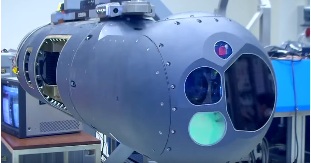 {"default":"Class 1 eye-safe laser rangefinder"}
